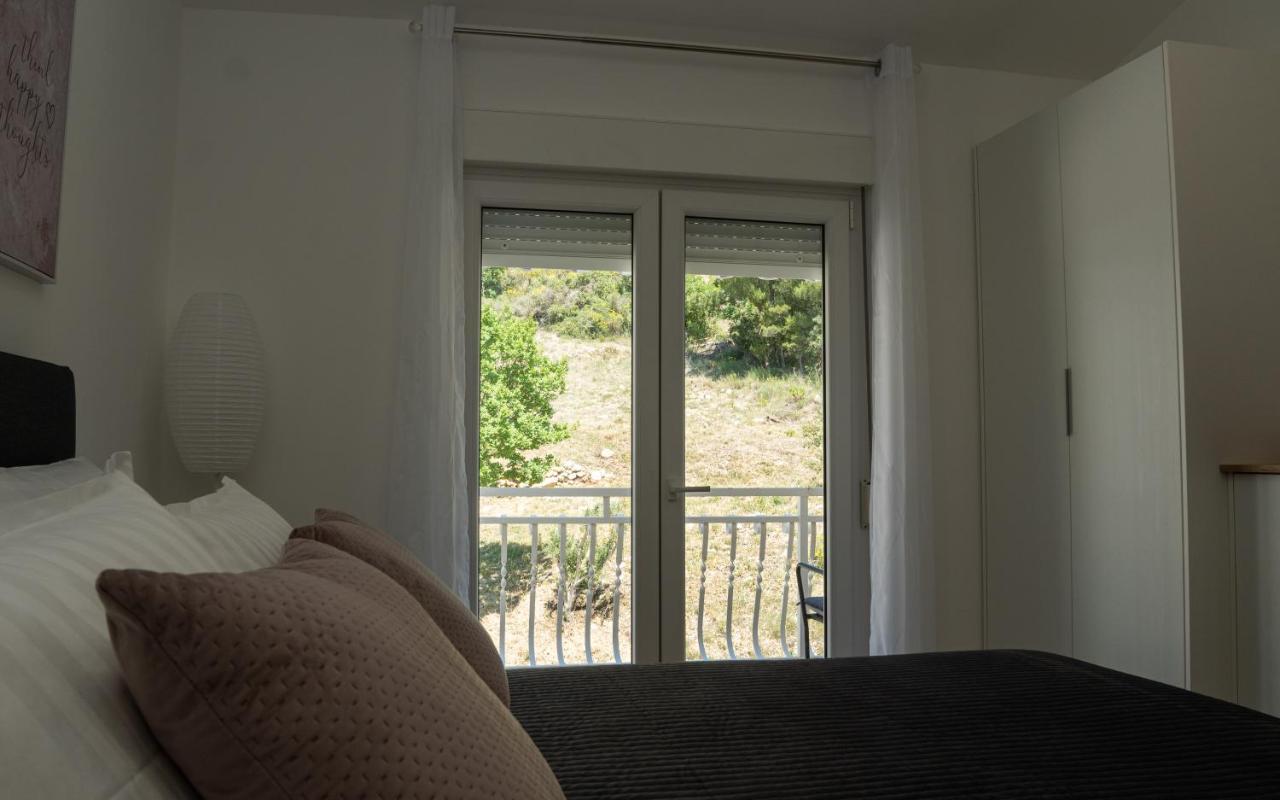Sea And Mountain View Apartments Duće Exterior foto
